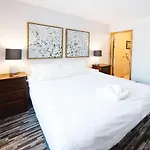 Aurora Bayside Inn