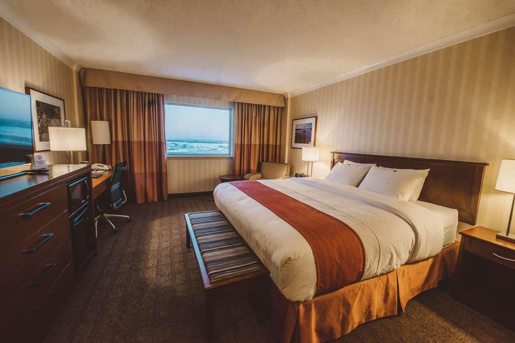 The Explorer 4* Yellowknife