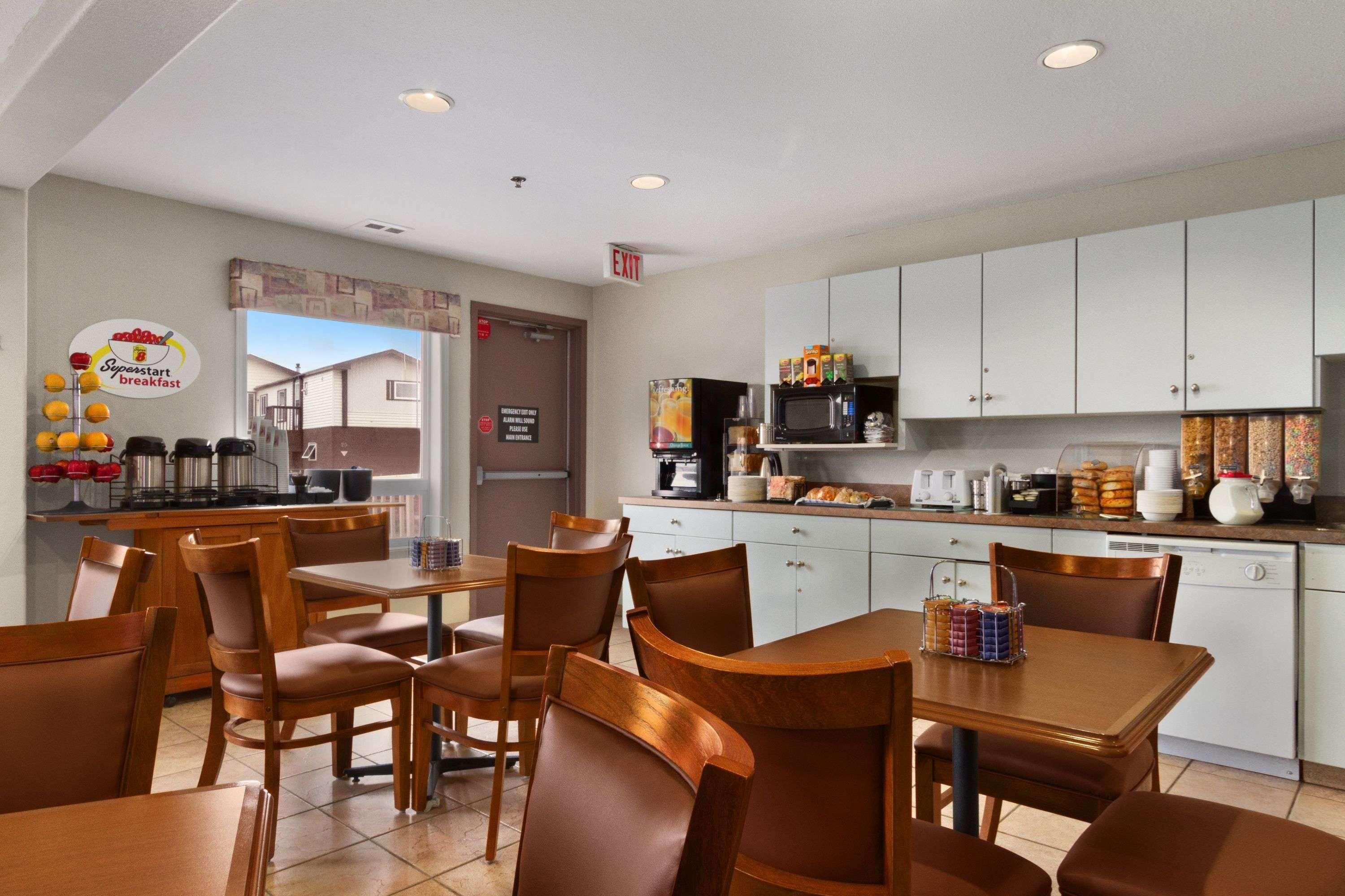 Hotel Super 8 By Wyndham 3*