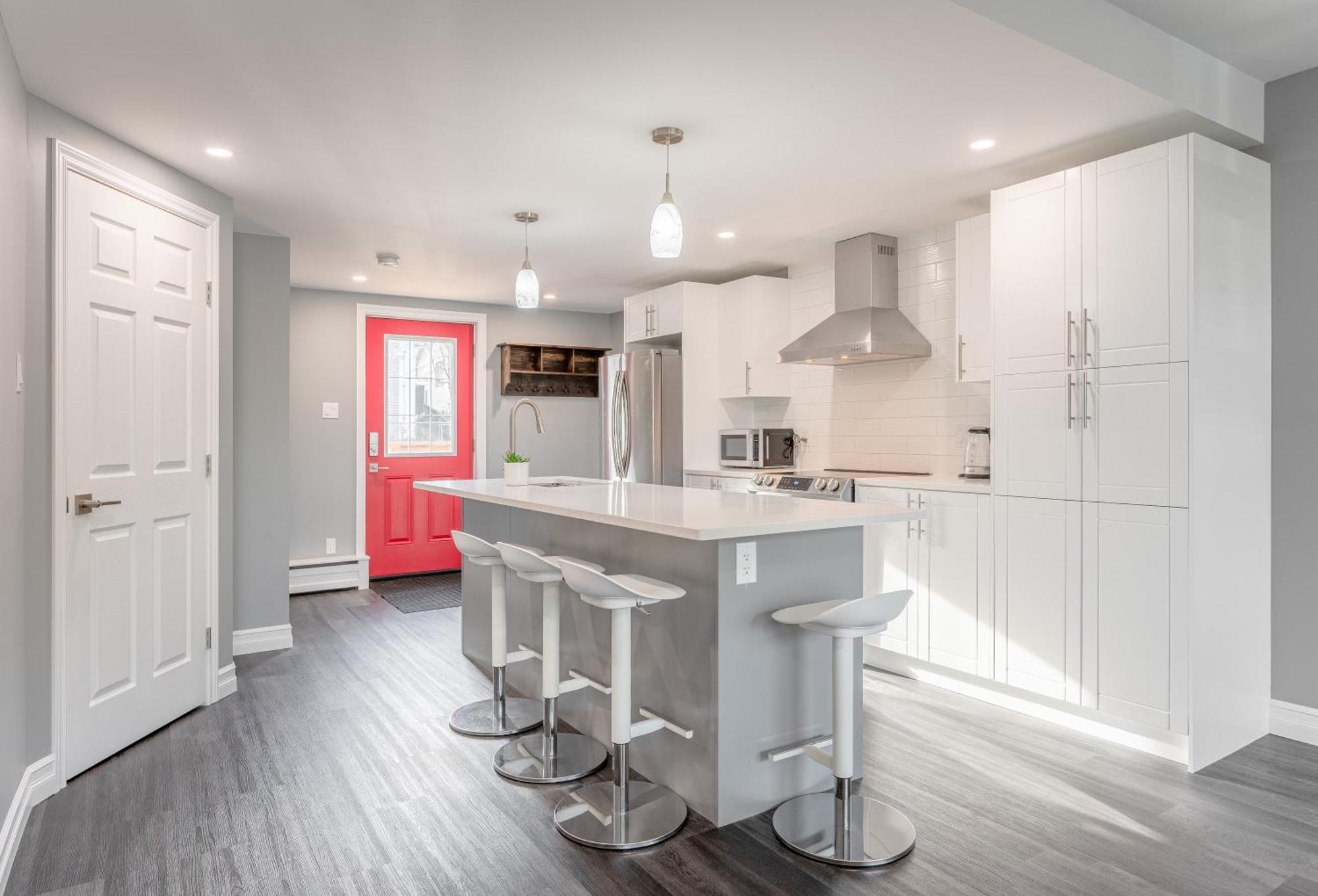 Modern Downtown 3br 2b Apartment