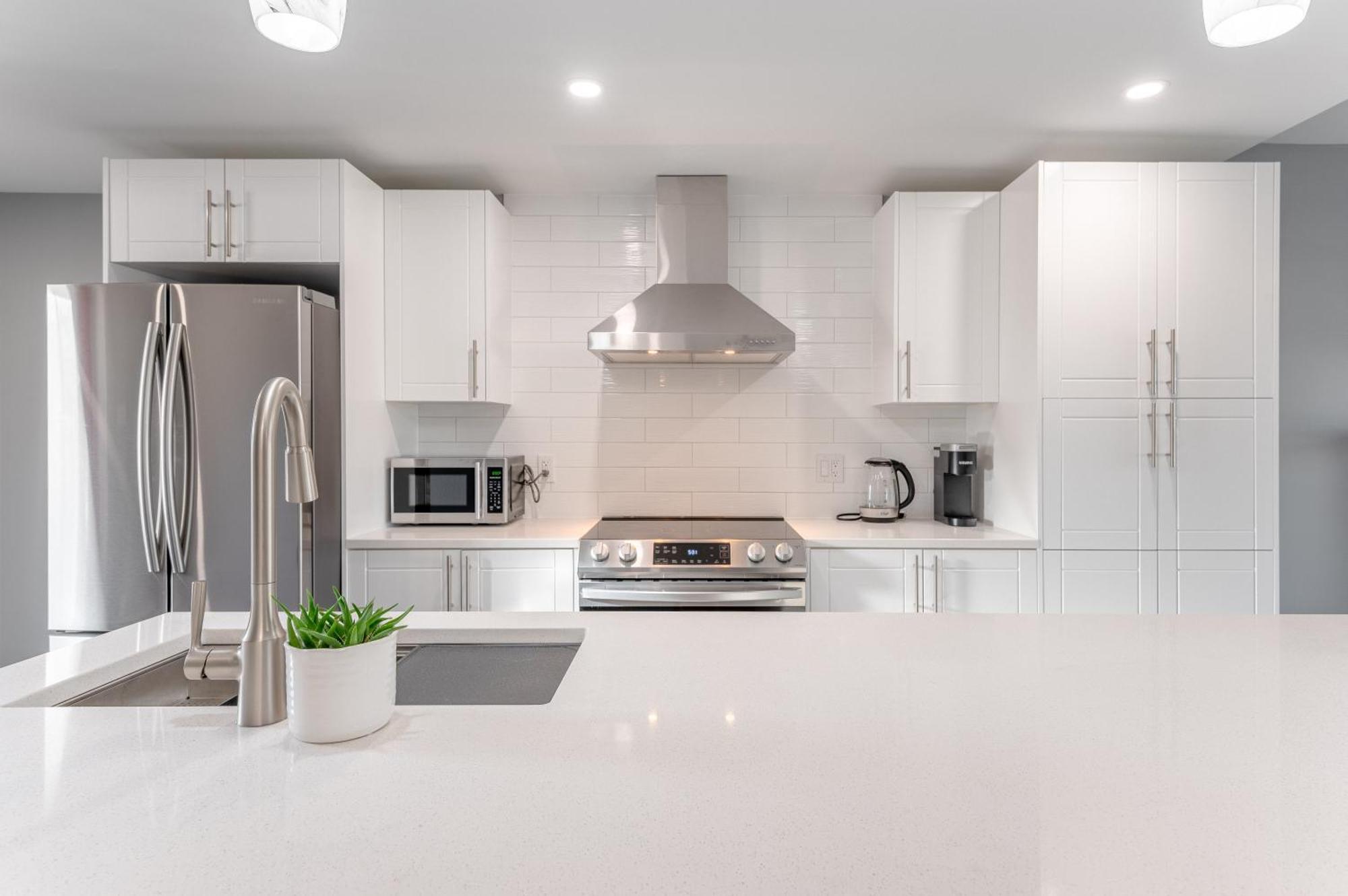Modern Downtown 3br 2b