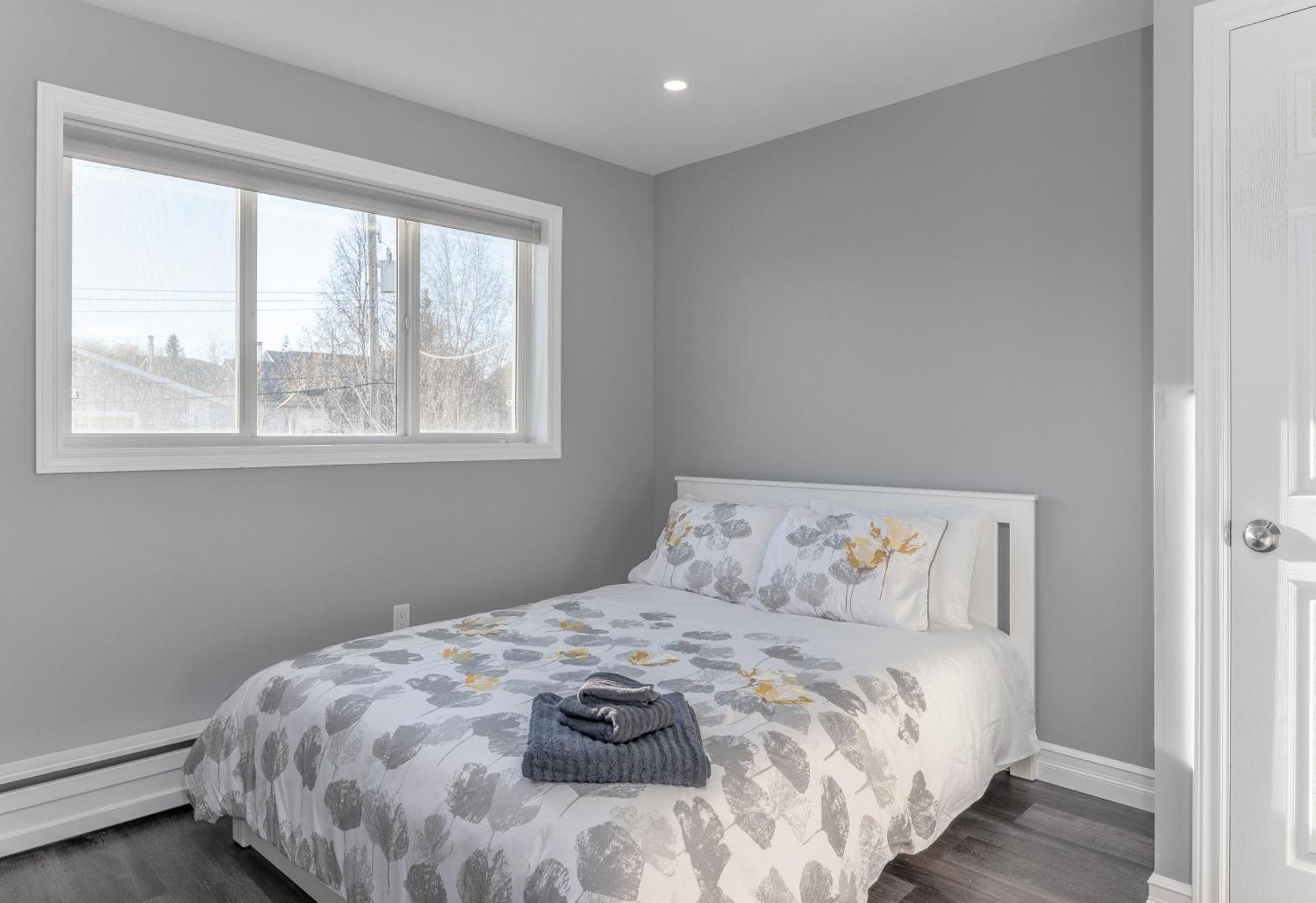 Modern Downtown 3br 2b Apartment *