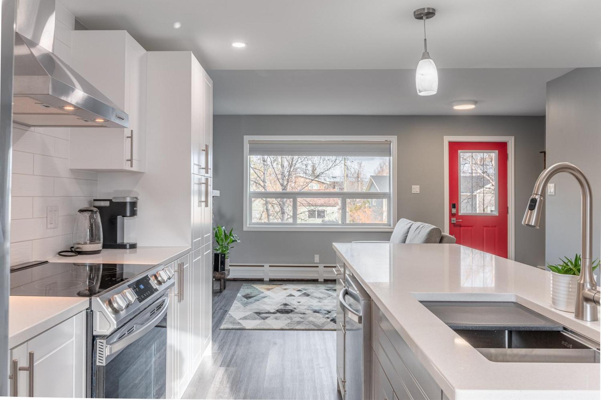 Modern Downtown 3br 2b * Yellowknife