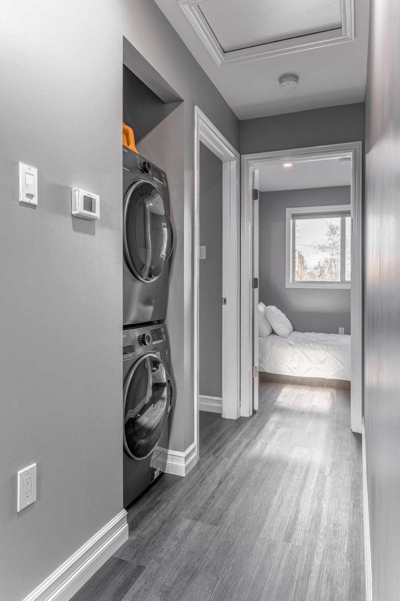 Modern Downtown 3br 2b Apartment *