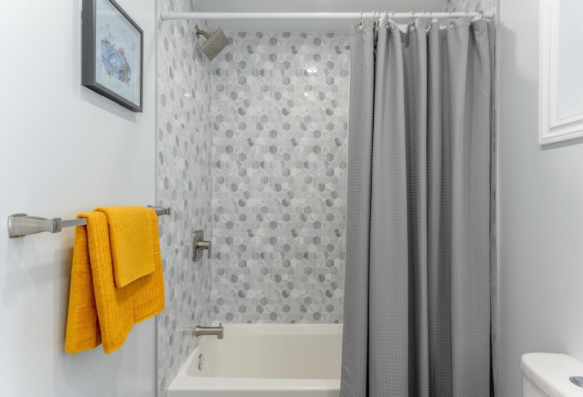 Centrally Located 4bedroom, 2bath Apartment *