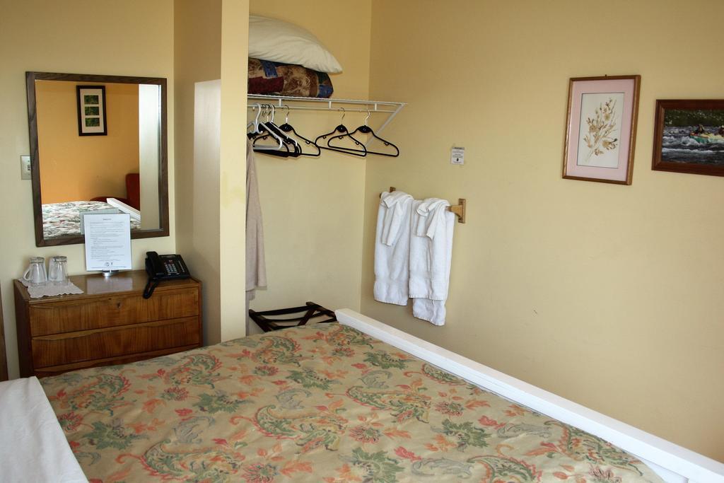 Aurora Bayside Inn 3*
