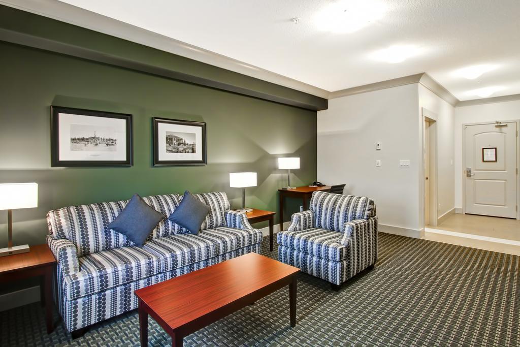 Chateau Nova Hotel 4*