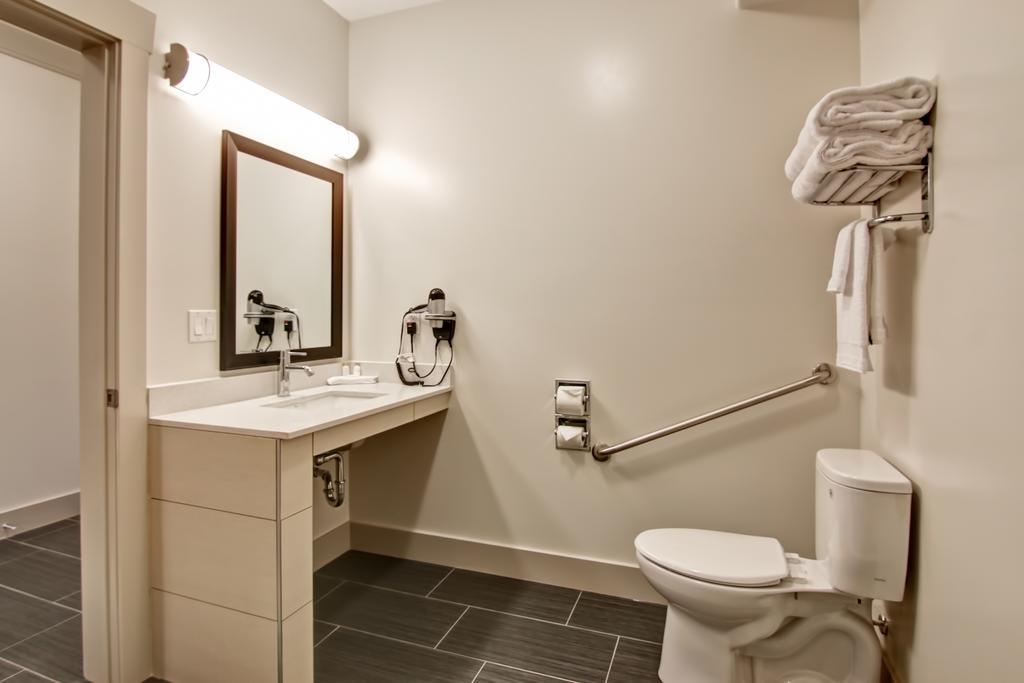 Chateau Nova Hotel Yellowknife