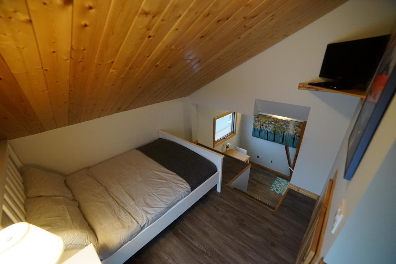 Bed & Breakfast Yellowknife B&B 3*