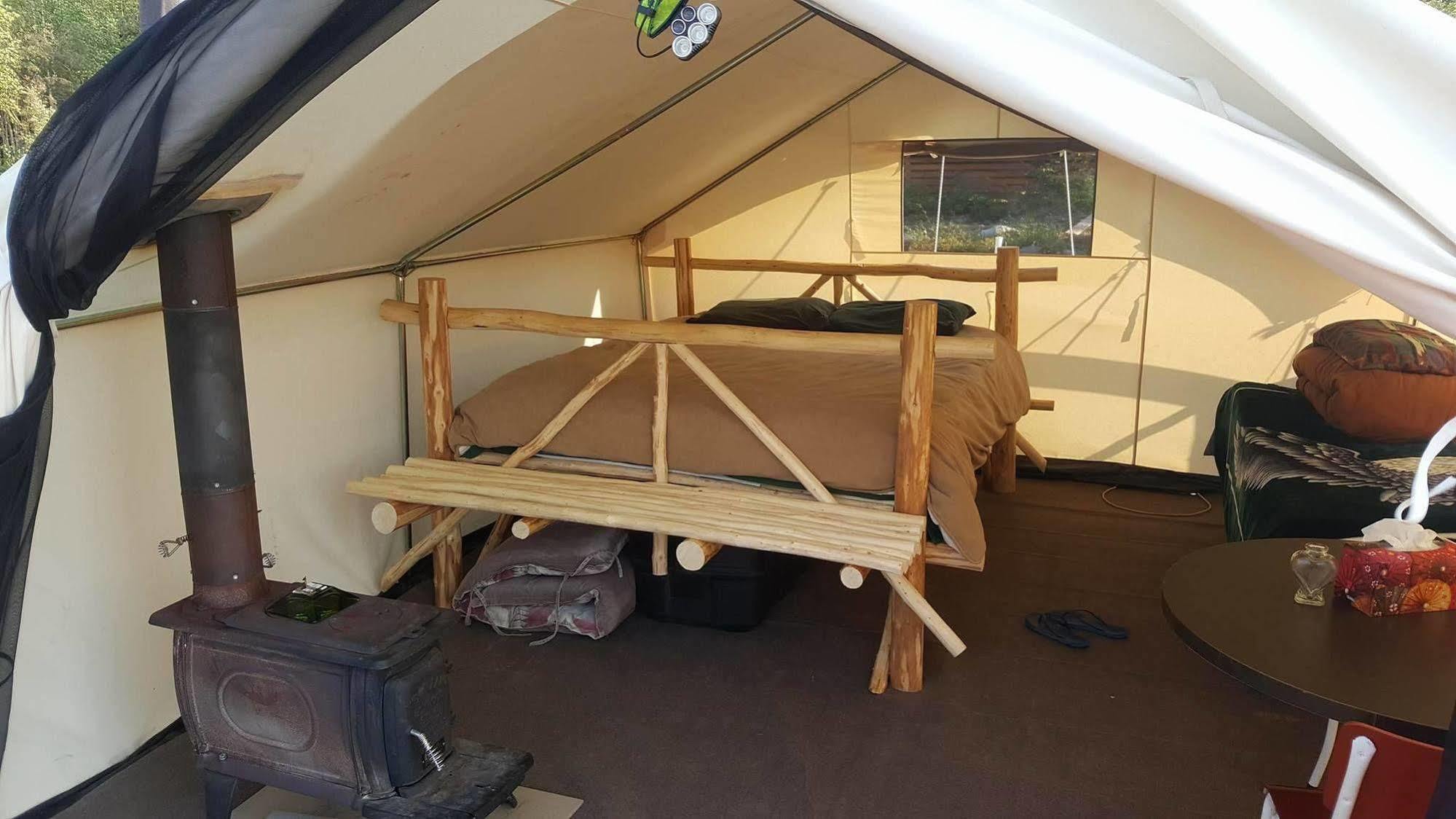 Yellow Dog Lodge, Inc. Lodge Yellowknife