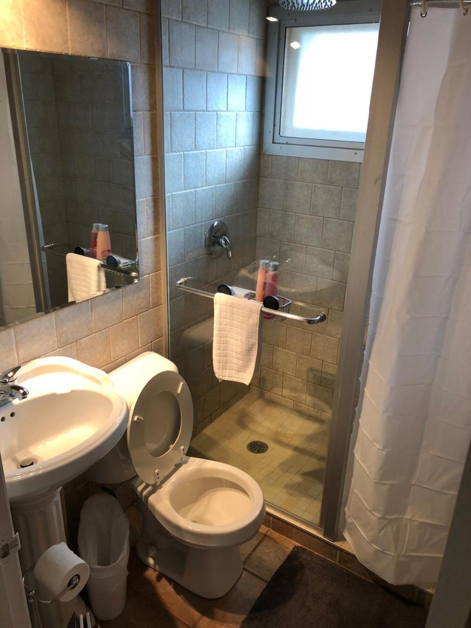 Bed & Breakfast Yellowknife B&B 3*