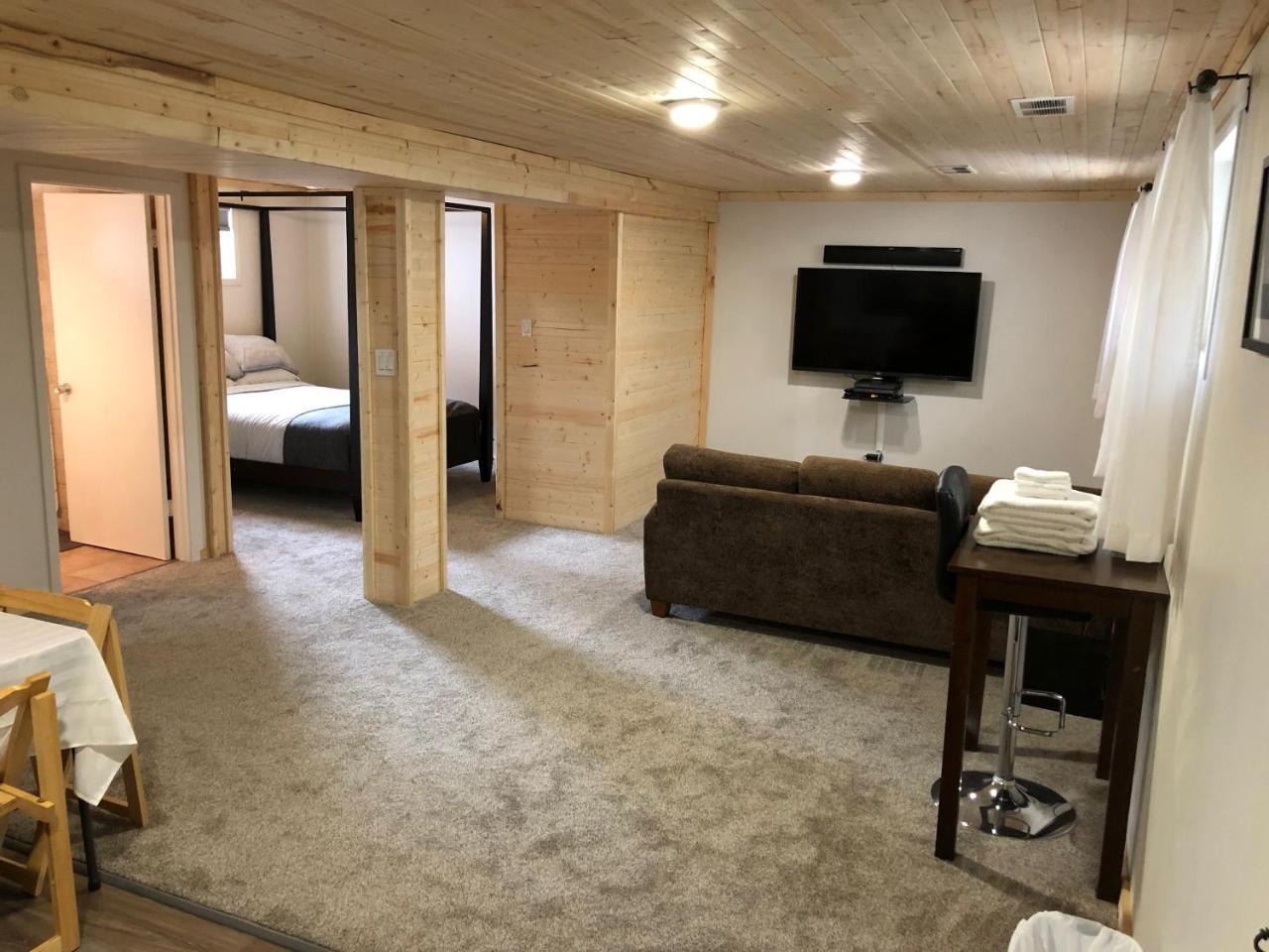 Yellowknife B&B Bed & Breakfast