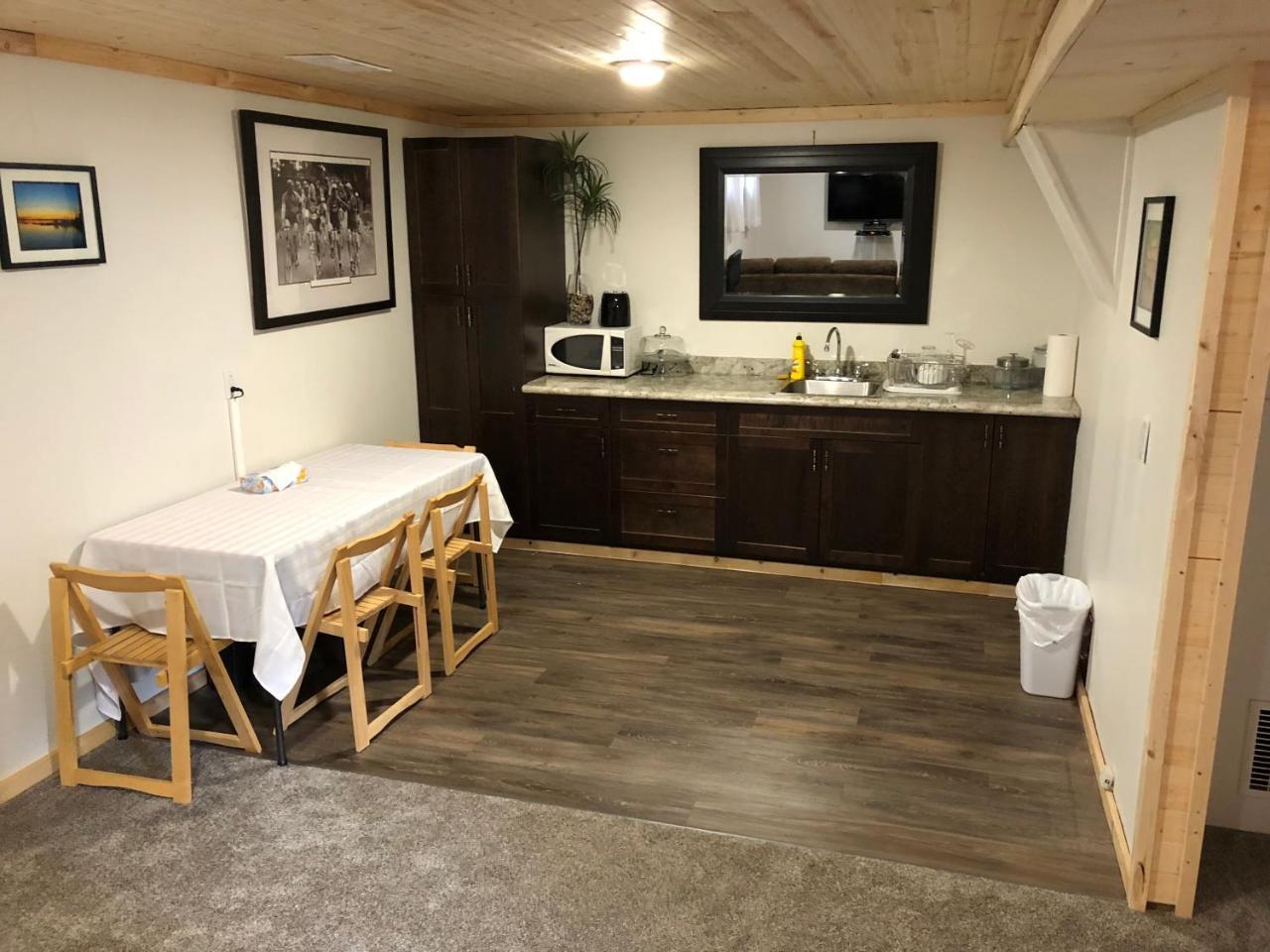 Yellowknife B&B Bed & Breakfast 3*