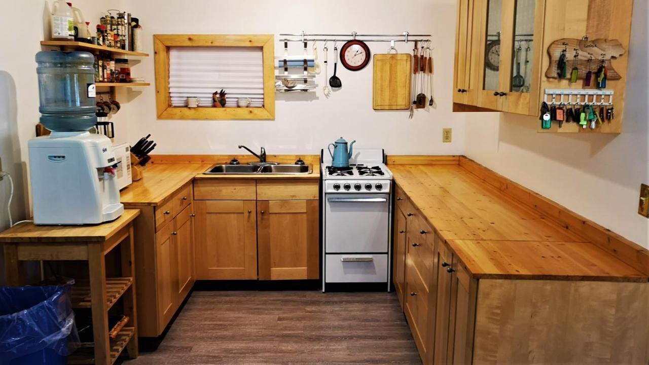 Yellow Dog Lodge, Inc. Lodge Yellowknife